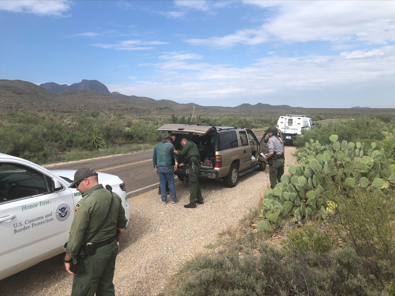 NPS and Border Patrol cooperation interdicting undocumented non-citizen crossing border at Big Bend National Park