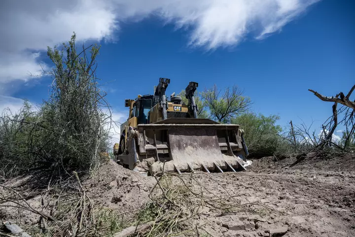 Construction equipment in Big Bend National Park, South Texas, on August 15, 2026, where Trump wants to continue his anti-immigration policies. - © Ronaldo Schemidt / AFP