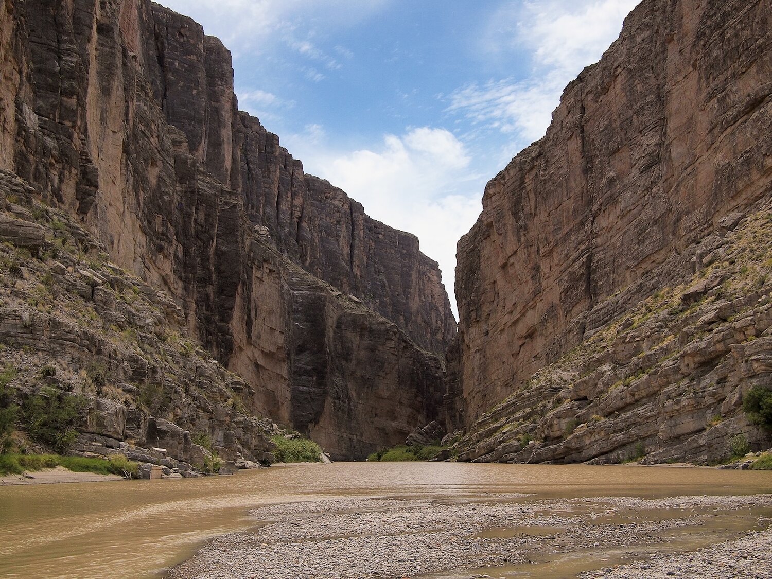 The Rio Grande runs through Cañón de Santa Elena, Mexico, on the left and Big Bend National Park, U.S., on the right. (Photo credit: Wikipedia)